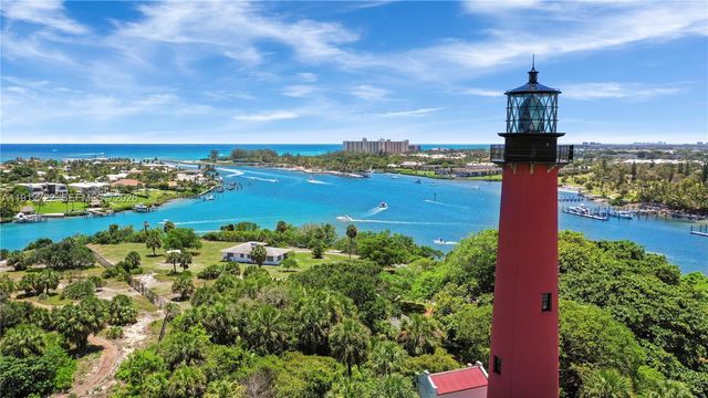 301 Lakewood Drive 8A, Jupiter, FL 33458