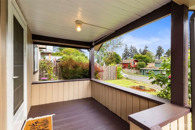11040 NE Maine Street, Kingston, WA 98346