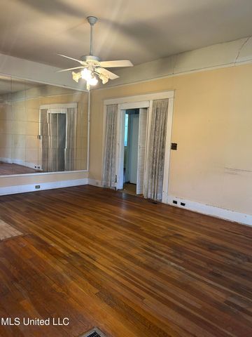 118 E Monroe Avenue, Greenwood, MS 38930