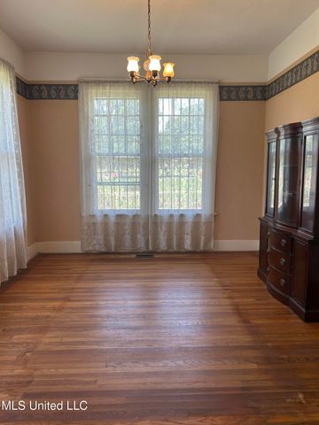118 E Monroe Avenue, Greenwood, MS 38930