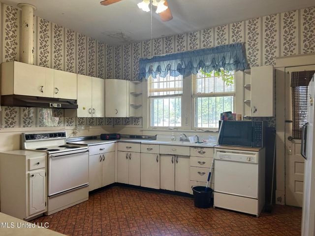 118 E Monroe Avenue, Greenwood, MS 38930