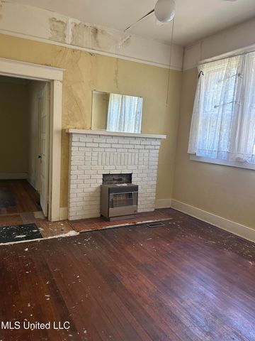 118 E Monroe Avenue, Greenwood, MS 38930
