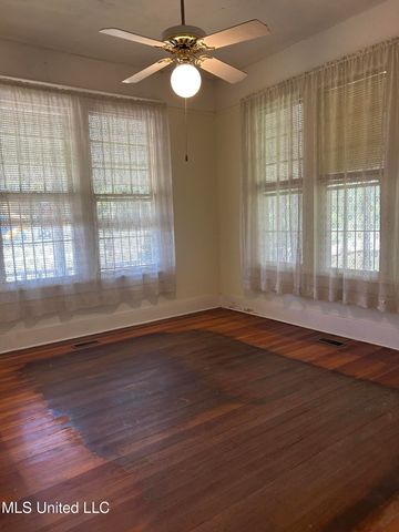 118 E Monroe Avenue, Greenwood, MS 38930