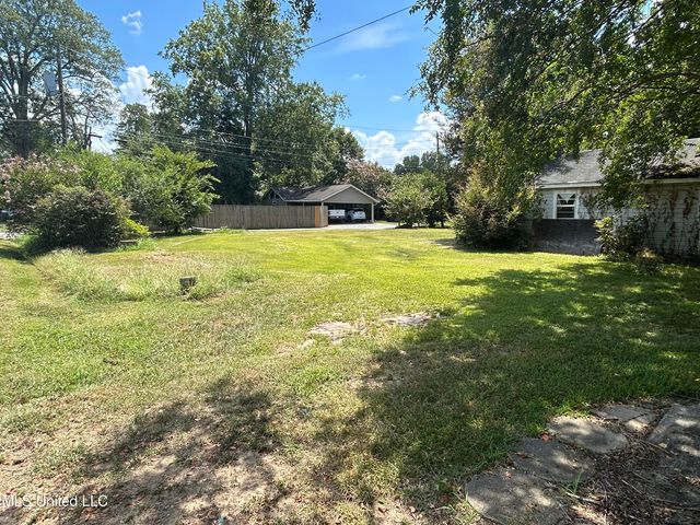 118 E Monroe Avenue, Greenwood, MS 38930