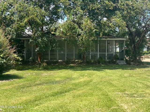 118 E Monroe Avenue, Greenwood, MS 38930