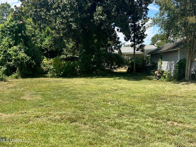 118 E Monroe Avenue, Greenwood, MS 38930
