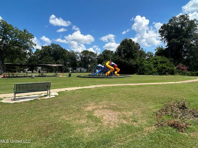 118 E Monroe Avenue, Greenwood, MS 38930