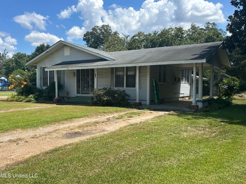 118 E Monroe Avenue, Greenwood, MS 38930
