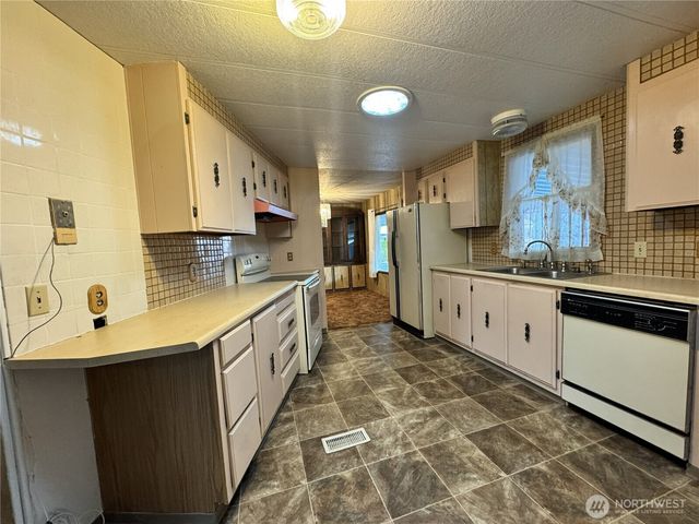 2430 Meadowlark Lane, Kelso, WA 98626