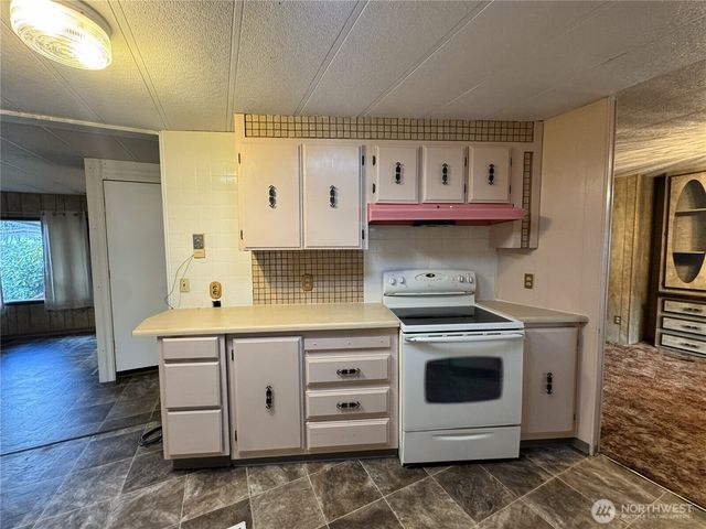 2430 Meadowlark Lane, Kelso, WA 98626