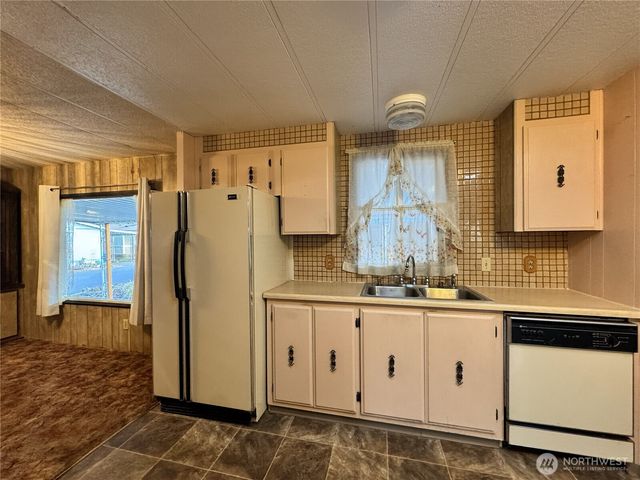 2430 Meadowlark Lane, Kelso, WA 98626