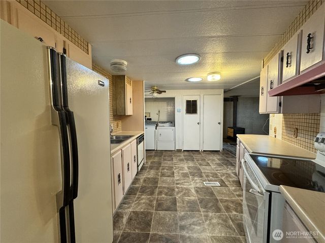 2430 Meadowlark Lane, Kelso, WA 98626