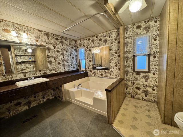 2430 Meadowlark Lane, Kelso, WA 98626