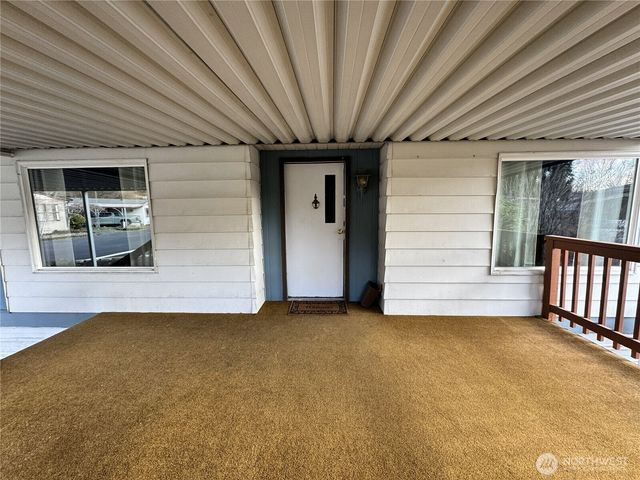 2430 Meadowlark Lane, Kelso, WA 98626