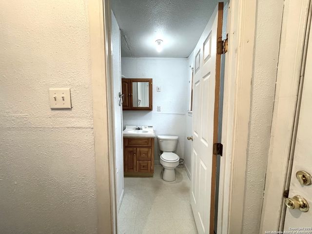 1828 W MILL ST, New Braunfels, TX 78130