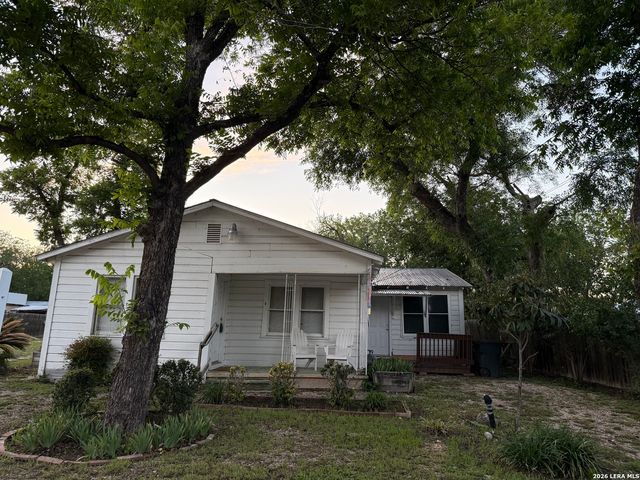 1828 W MILL ST, New Braunfels, TX 78130