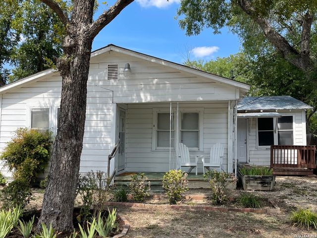 1828 W MILL ST, New Braunfels, TX 78130