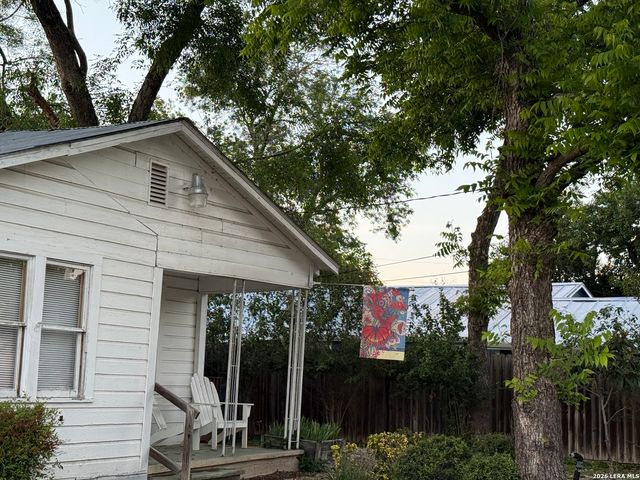 1828 W MILL ST, New Braunfels, TX 78130