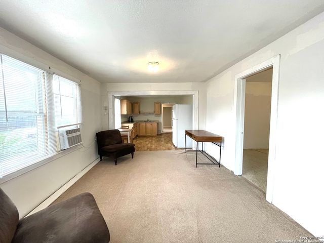 1828 W MILL ST, New Braunfels, TX 78130