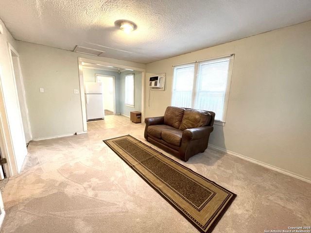 1828 W MILL ST, New Braunfels, TX 78130