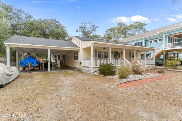 127 NW 18th Street, Oak Island, NC 28465