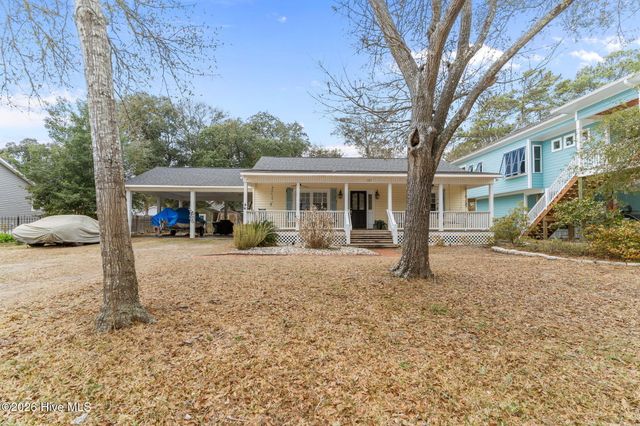 127 NW 18th Street, Oak Island, NC 28465