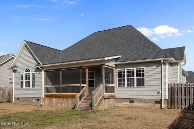 229 Wedgefield Circle, Maple Hill, NC 28454