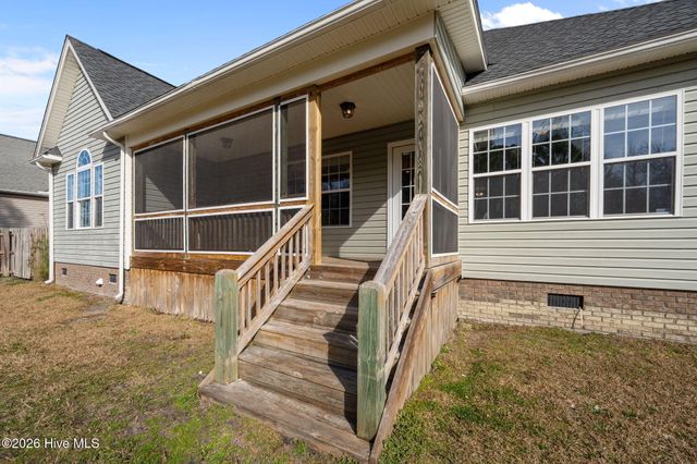 229 Wedgefield Circle, Maple Hill, NC 28454