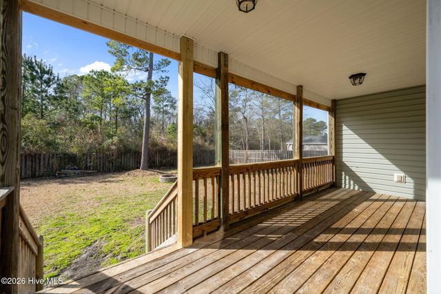 229 Wedgefield Circle, Maple Hill, NC 28454