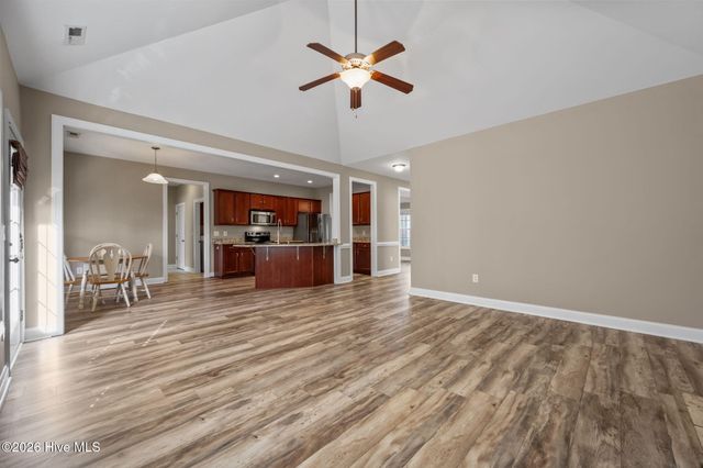 229 Wedgefield Circle, Maple Hill, NC 28454