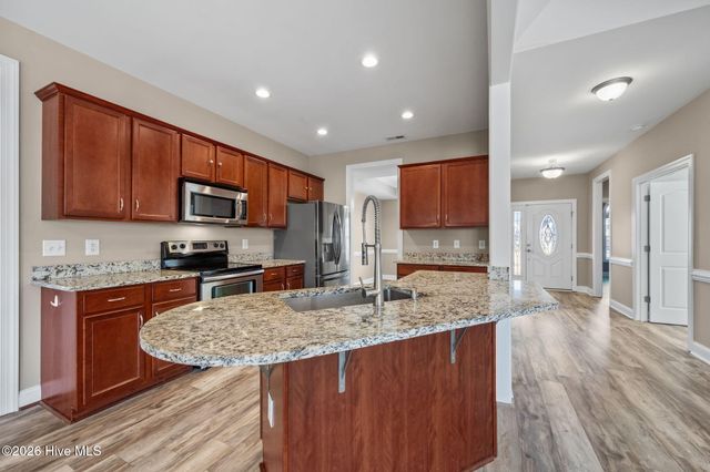 229 Wedgefield Circle, Maple Hill, NC 28454