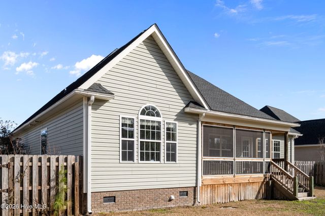 229 Wedgefield Circle, Maple Hill, NC 28454