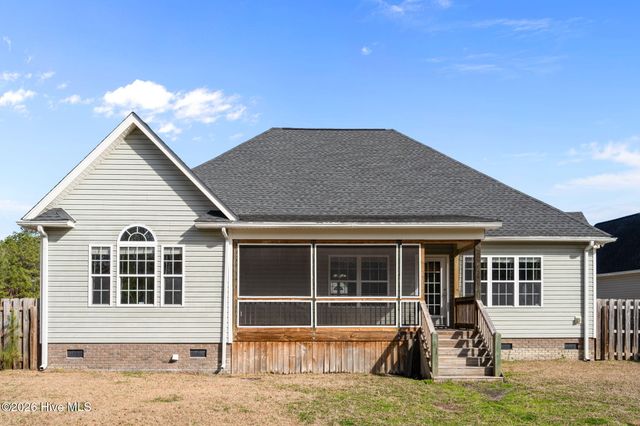 229 Wedgefield Circle, Maple Hill, NC 28454
