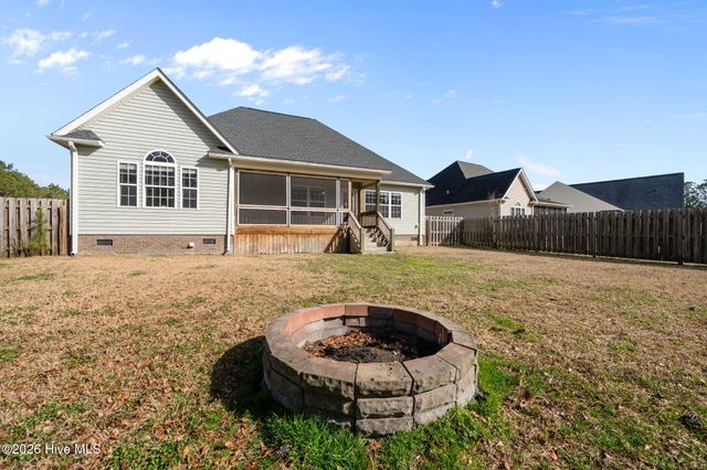 229 Wedgefield Circle, Maple Hill, NC 28454