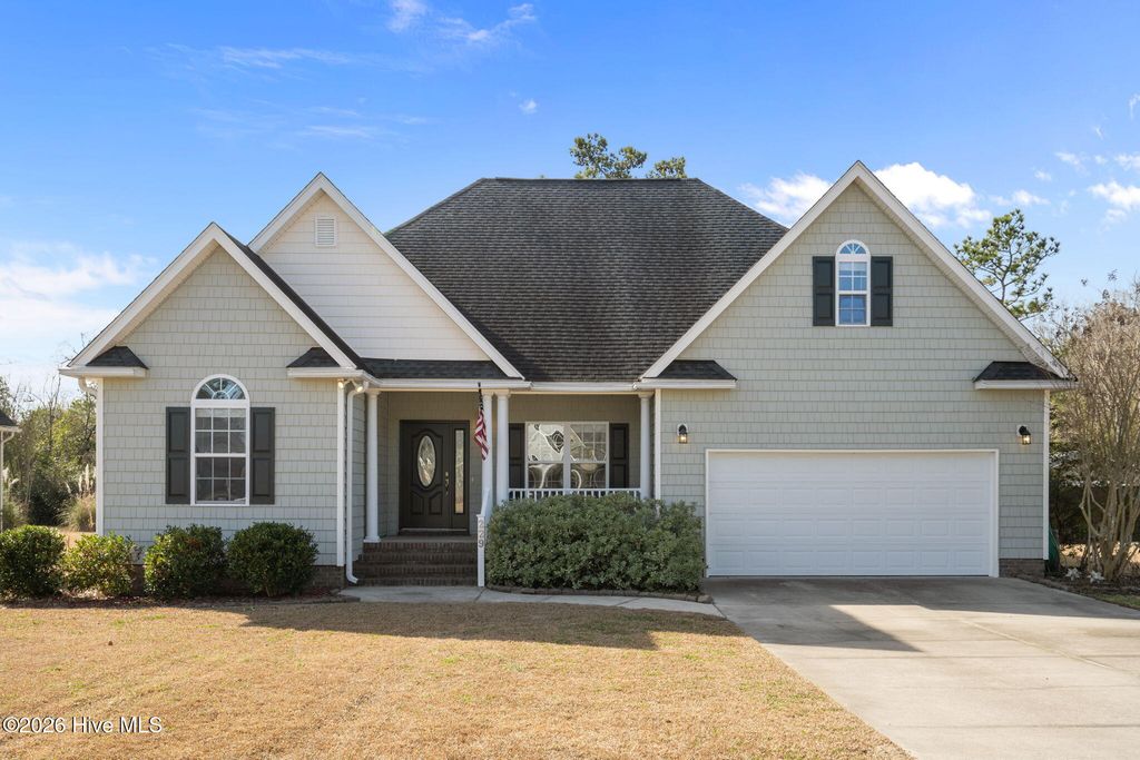 229 Wedgefield Circle, Maple Hill, NC 28454