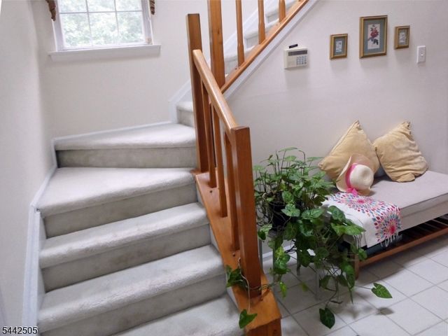 92 Stonehedge Court, Franklin Twp., NJ 08873