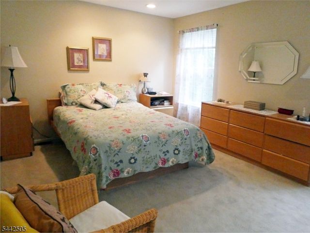 92 Stonehedge Court, Franklin Twp., NJ 08873