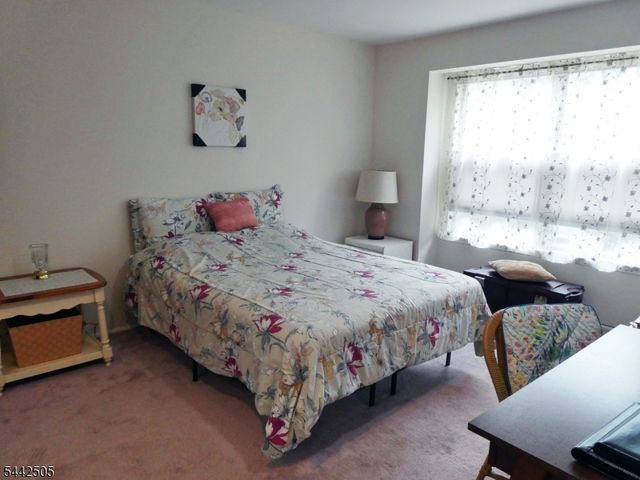 92 Stonehedge Court, Franklin Twp., NJ 08873