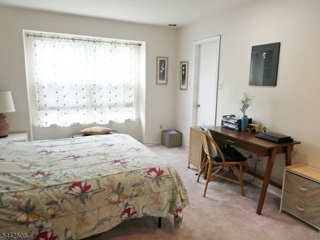 92 Stonehedge Court, Franklin Twp., NJ 08873