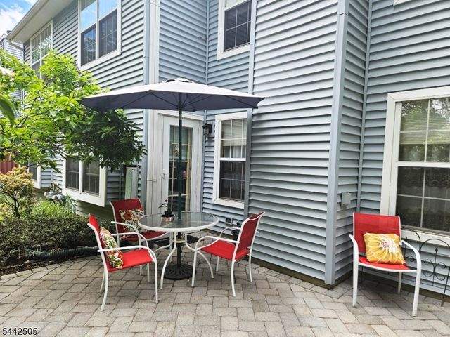 92 Stonehedge Court, Franklin Twp., NJ 08873