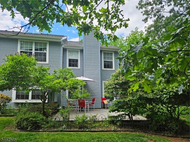 92 Stonehedge Court, Franklin Twp., NJ 08873