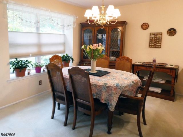 92 Stonehedge Court, Franklin Twp., NJ 08873