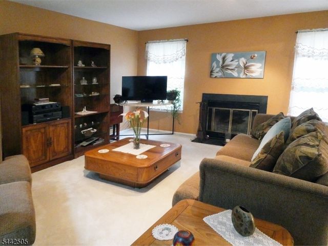 92 Stonehedge Court, Franklin Twp., NJ 08873
