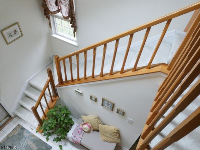92 Stonehedge Court, Franklin Twp., NJ 08873