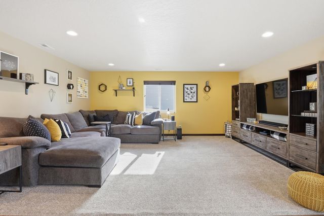 5021 N Emerald Ln, Spokane, WA 99212