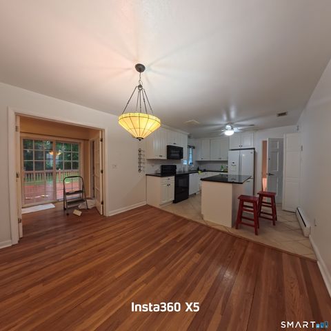 36 Derby Place, Stratford, CT 06614