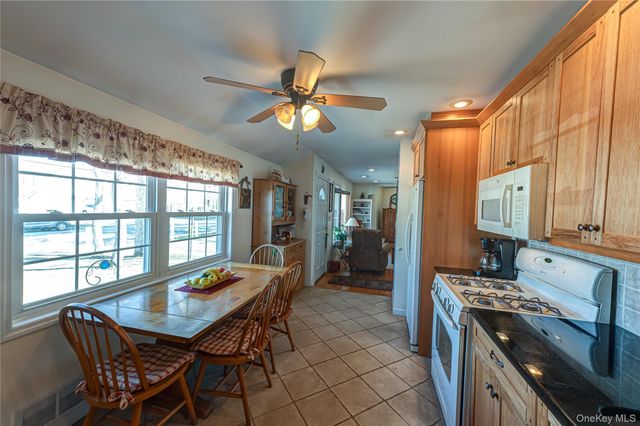 242 W 3rd Street, Deer Park, NY 11729