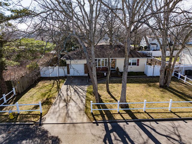 242 W 3rd Street, Deer Park, NY 11729