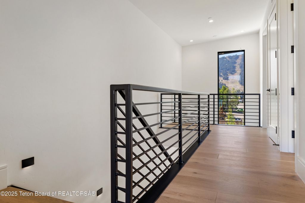 414 HIDDEN HOLLOW Drive, Jackson, WY 83001 photo 11