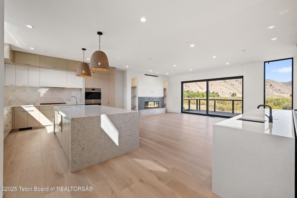 414 HIDDEN HOLLOW Drive, Jackson, WY 83001 photo 4